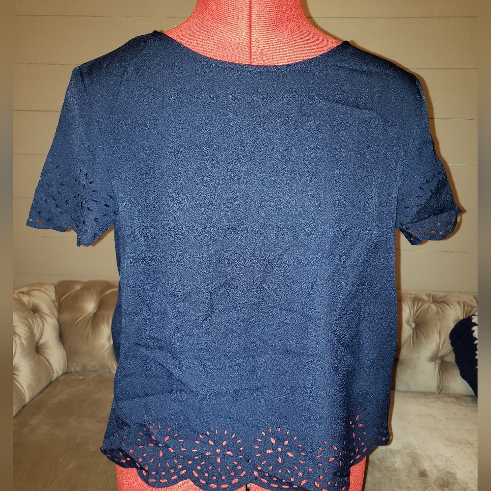 Lace cut out scallop top